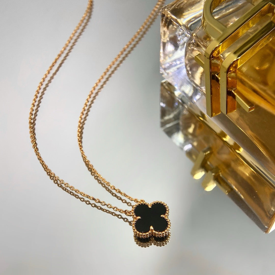 [LORA]CLOVER 15MM BLACK ONYX SINGLE FLOWER NECKLACE