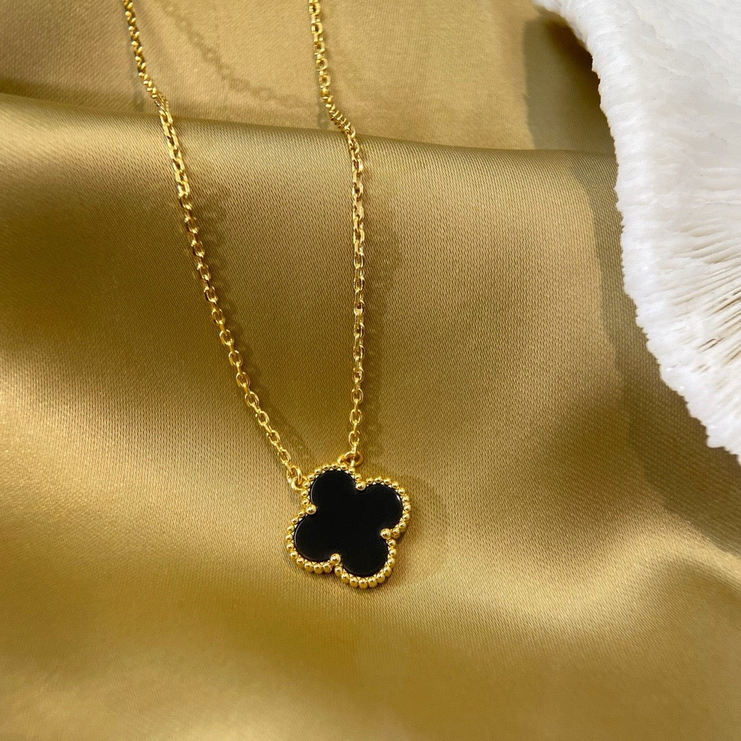[LORA]CLOVER 15MM BLACK ONYX SINGLE FLOWER NECKLACE