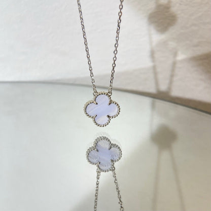 [LORA]CLOVER 15MM BLUE CHALCEDONY NECKLACE SILVER