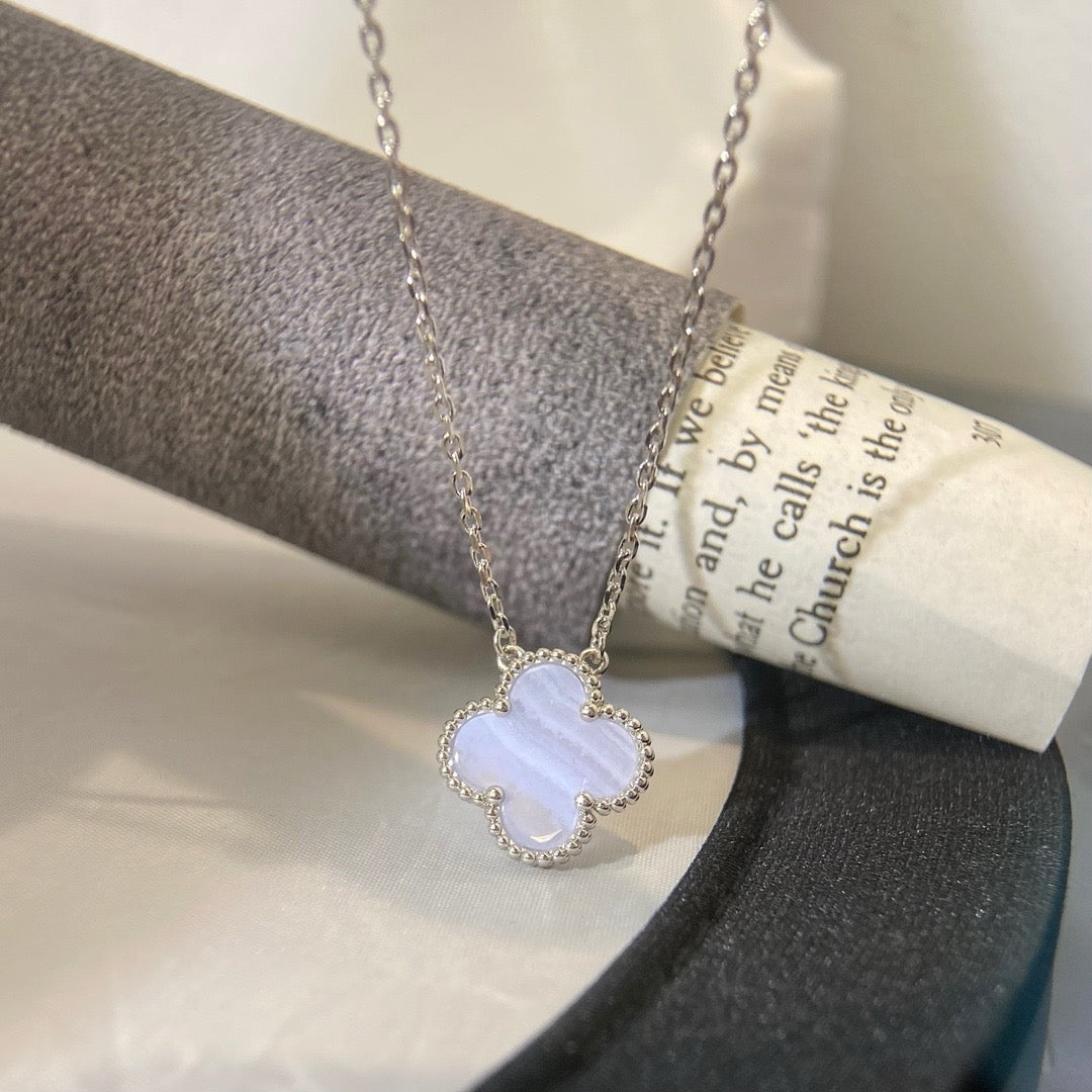 [LORA]CLOVER 15MM BLUE CHALCEDONY NECKLACE SILVER