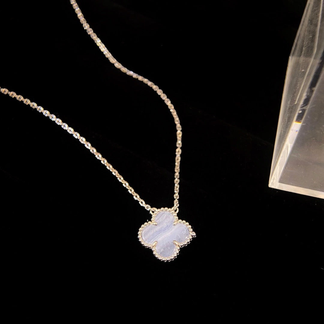 [LORA]CLOVER 15MM BLUE CHALCEDONY NECKLACE SILVER