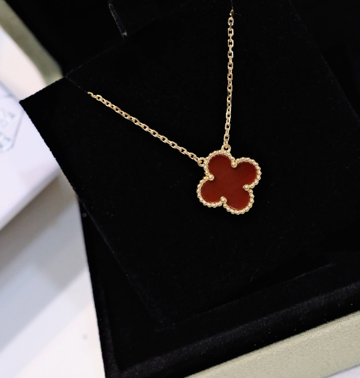 [LORA]CLOVER 15MM CARNELIAN SINGLE FLOWER NECKLACE