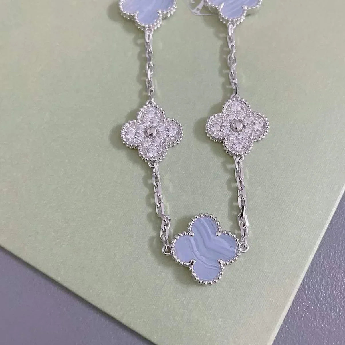 [Lora] CLOVER 5 MOTIF PURPLE CHALCEDONY BRACELET COLLECTION