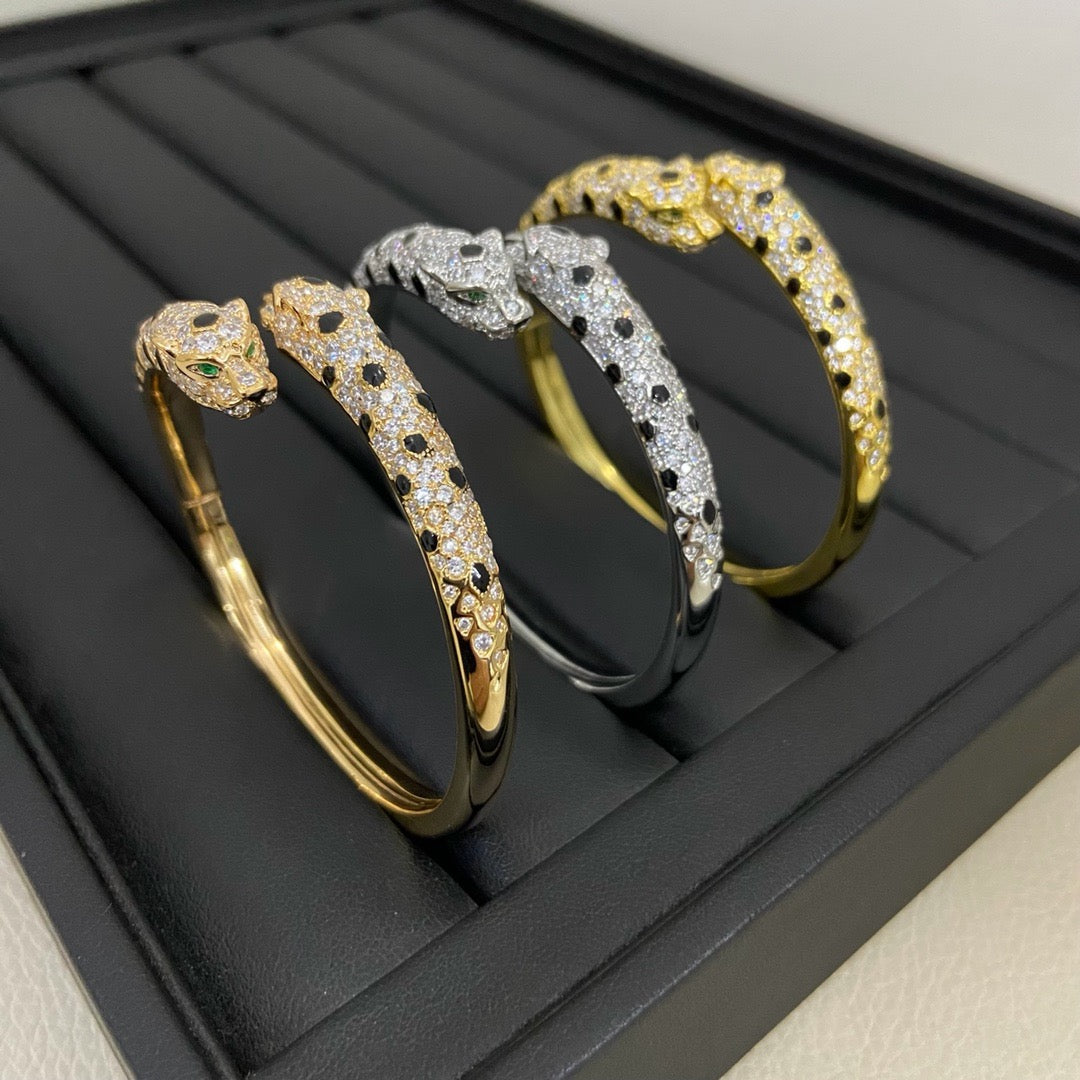[LORA] PANTHERE DOUBLE HEADED HALF DIAMOND OPEN BRACELET