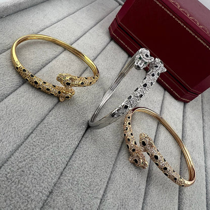 [LORA] PANTHERE DOUBLE HEADED HALF DIAMOND OPEN BRACELET