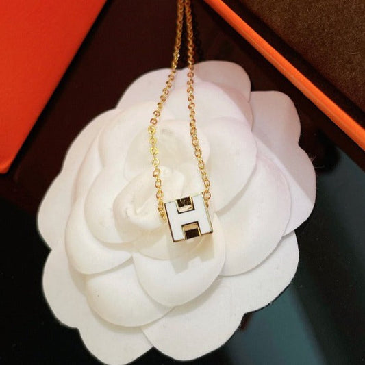 [LORA]H WHITE SQUARE GOLD NECKLACE