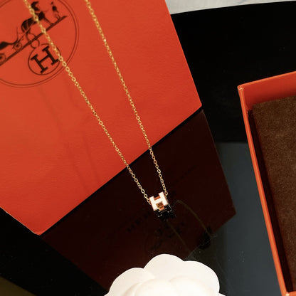 [LORA]H WHITE SQUARE GOLD NECKLACE