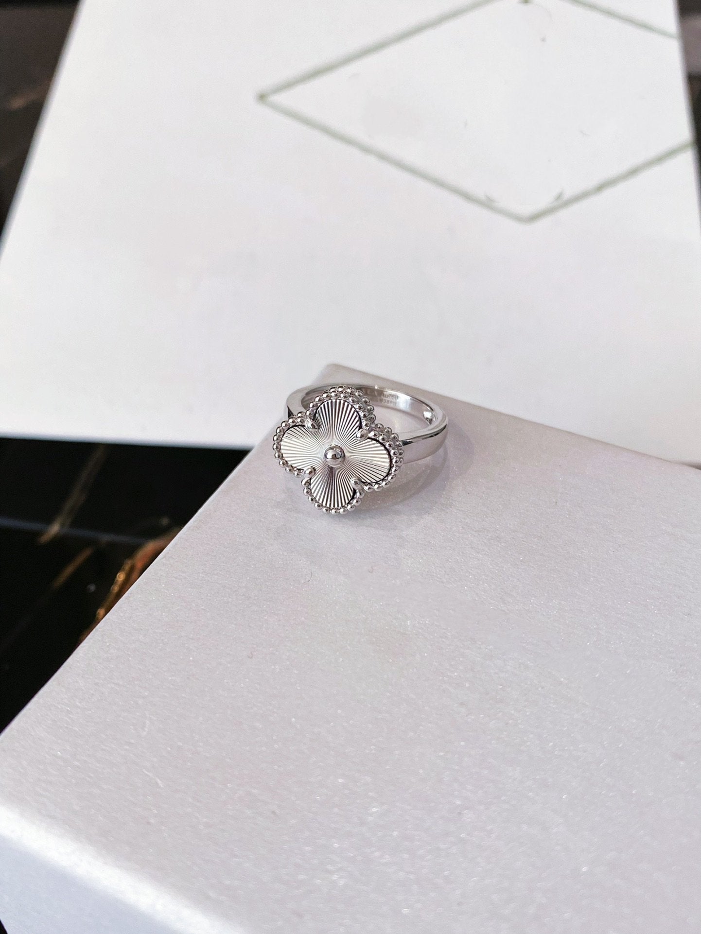 [LORA]CLOVER SILVER RING