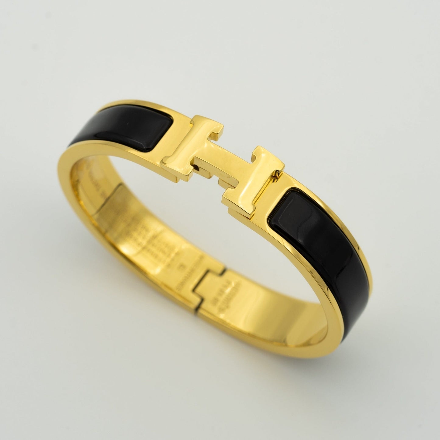 [LORA]H BLACK BRACELET