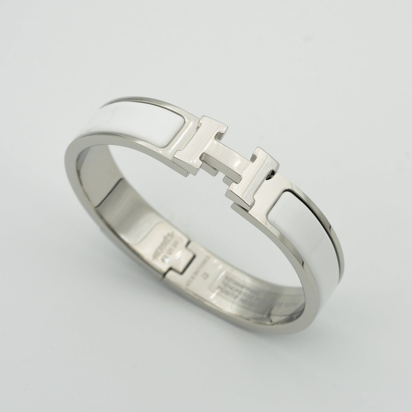 [LORA]H WHITE BRACELET