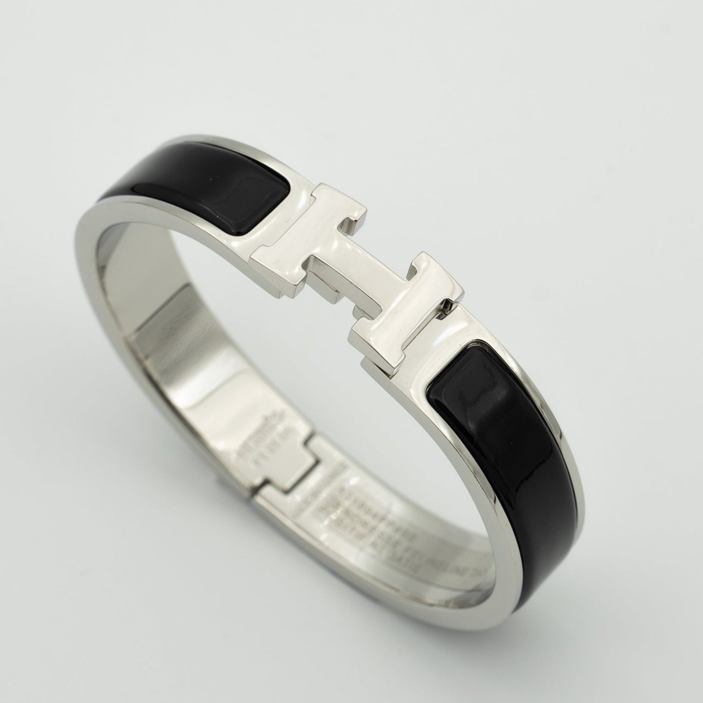 [LORA]H BLACK BRACELET