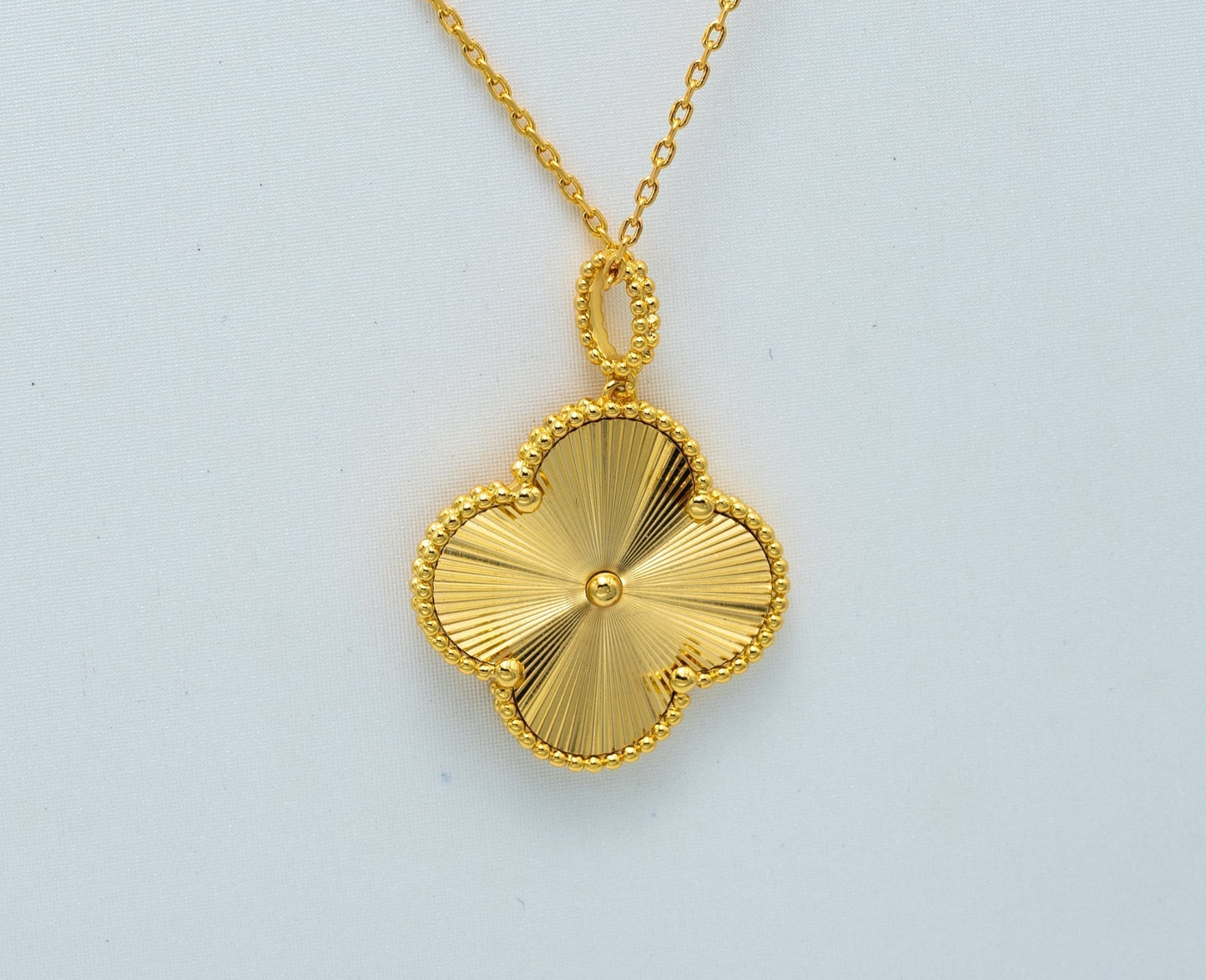 [Lora]CLOVER 25MM PEDANT NECKLACE GOLD