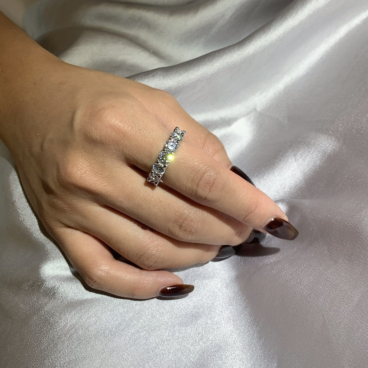 [LORA]Gorgeous Round Cut Tennis Ring