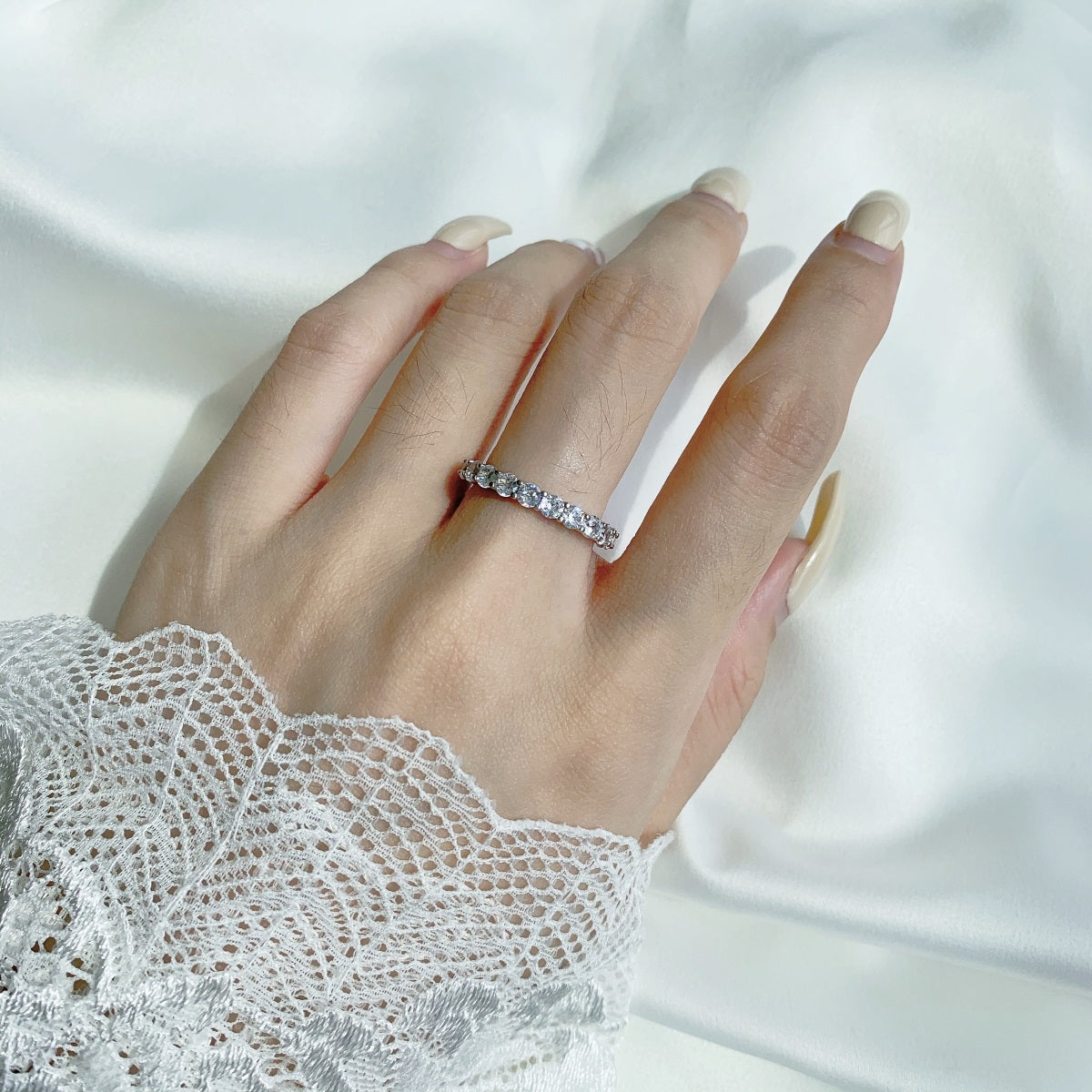 [LORA]Sparkling Round Cut Tennis Ring