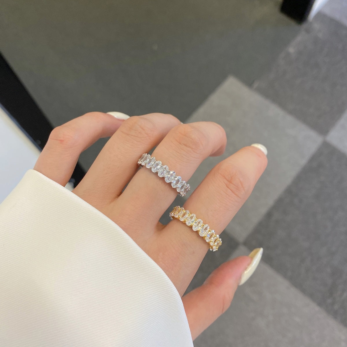 [LORA]Ornate Oval Cut Tennis Ring
