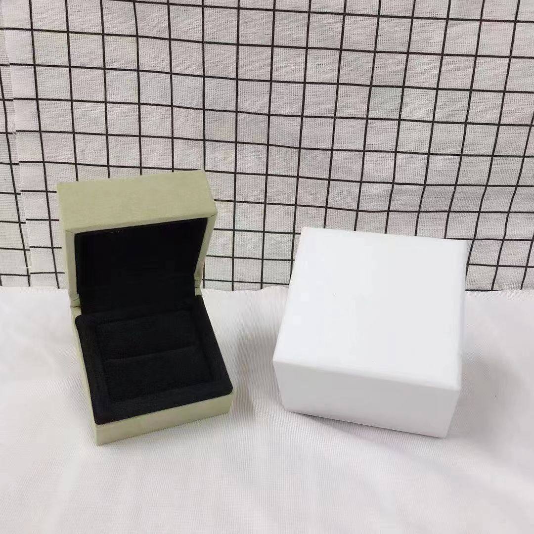 [LORA]VA CLOVER BOX GIFT BAG