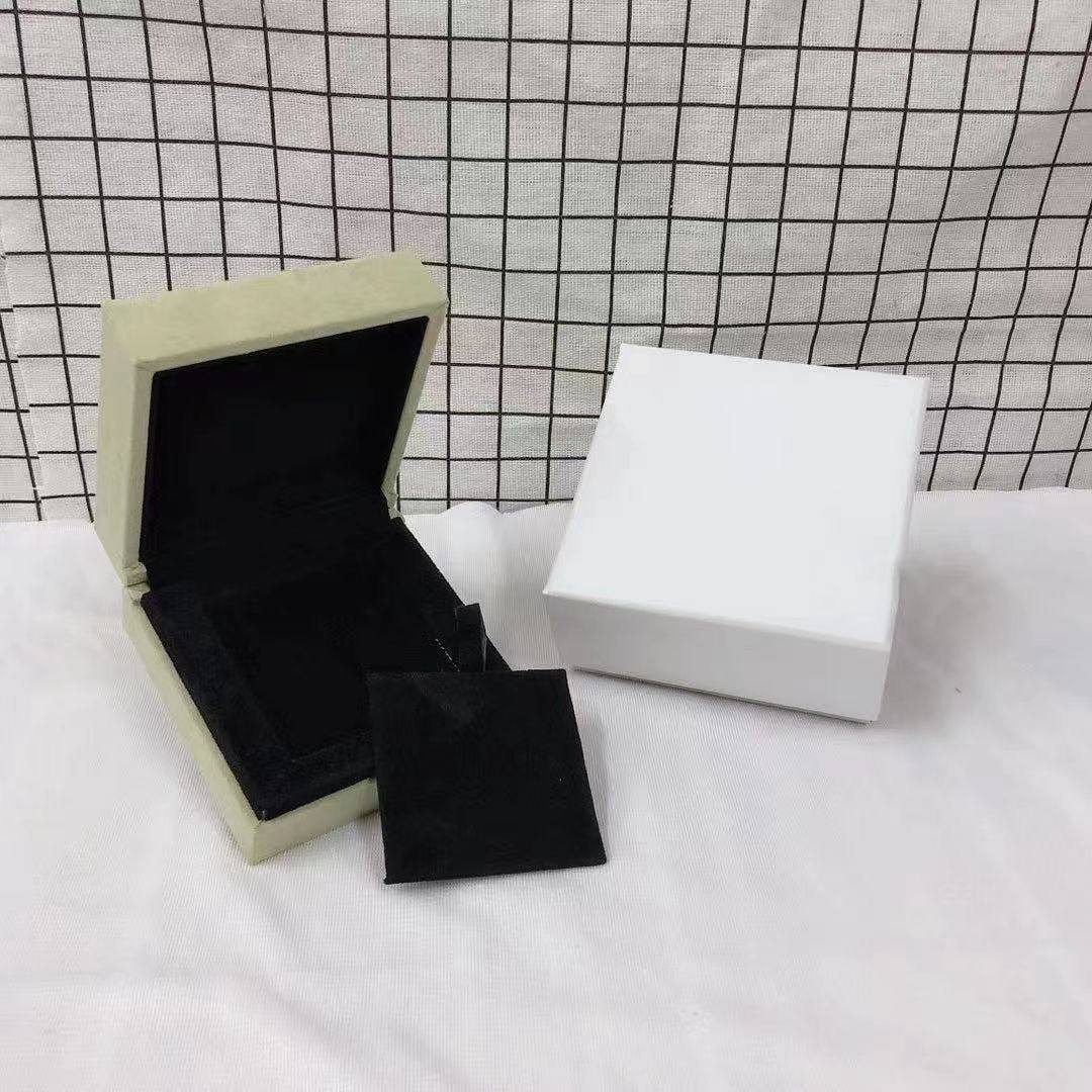 [LORA]VA CLOVER BOX GIFT BAG