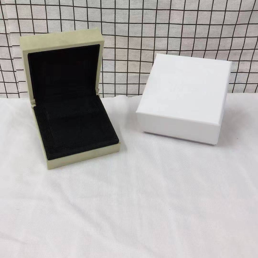 [LORA]VA CLOVER BOX GIFT BAG