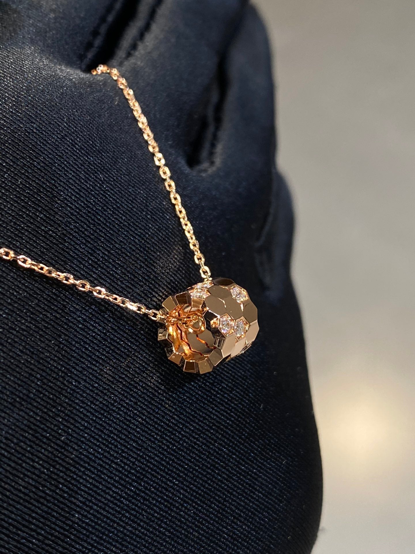 [LORA]BEE LOVE DIAMOND NECKLACE