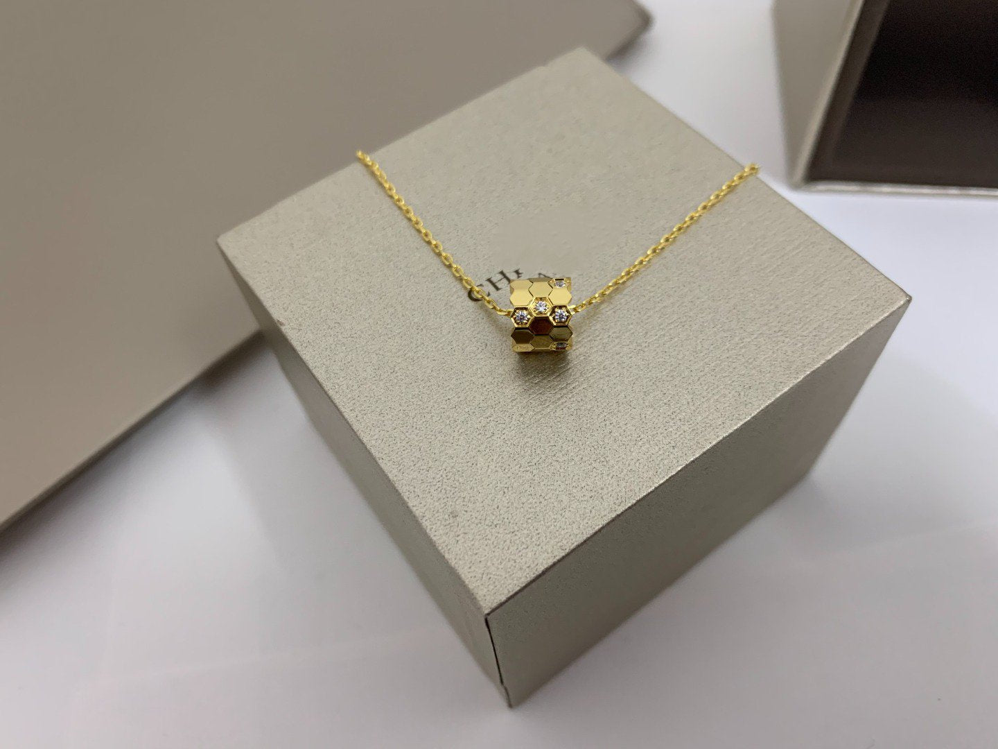 [LORA]BEE LOVE DIAMOND NECKLACE