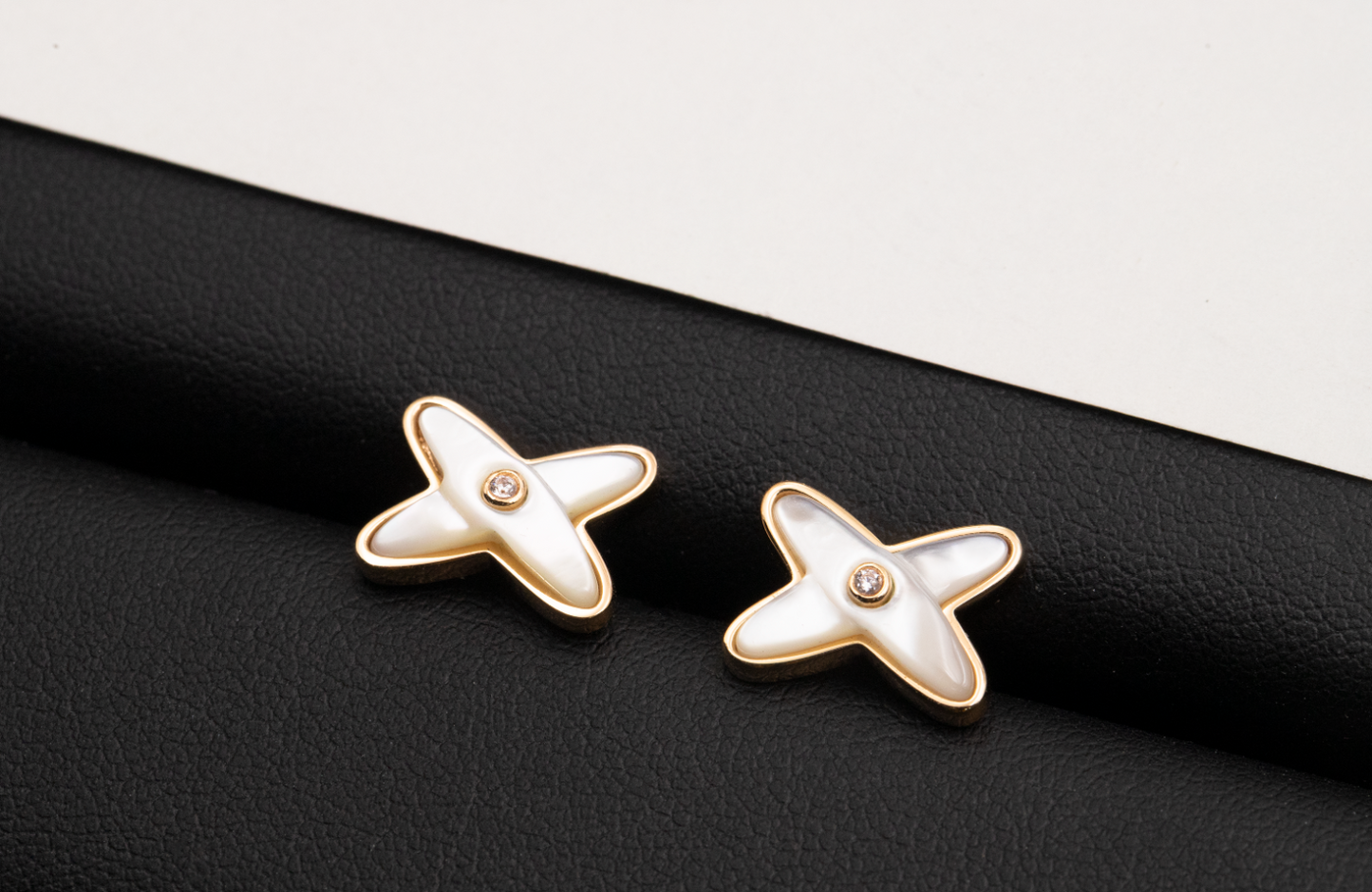 [LORA]JEUX DE WHITE MOP ROSE GOLD DIAMOND EARRINGS