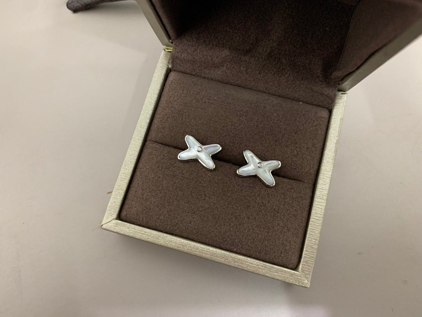 [LORA]JEUX DE WHITE MOP SILVER DIAMOND EARRINGS