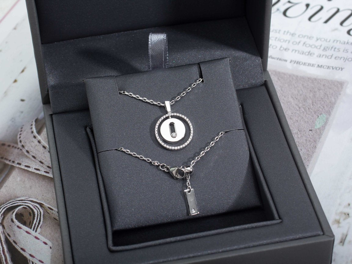[LORA] LUCKY MOVE PM NECKLACE SILVER DIAMOND