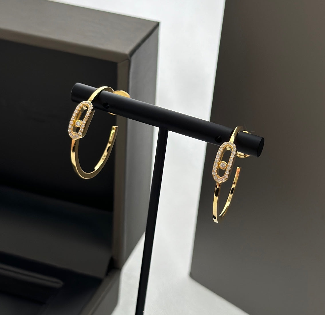 [LORA] CREOLES MOVE UNO PM DIAMOND EARRINGS