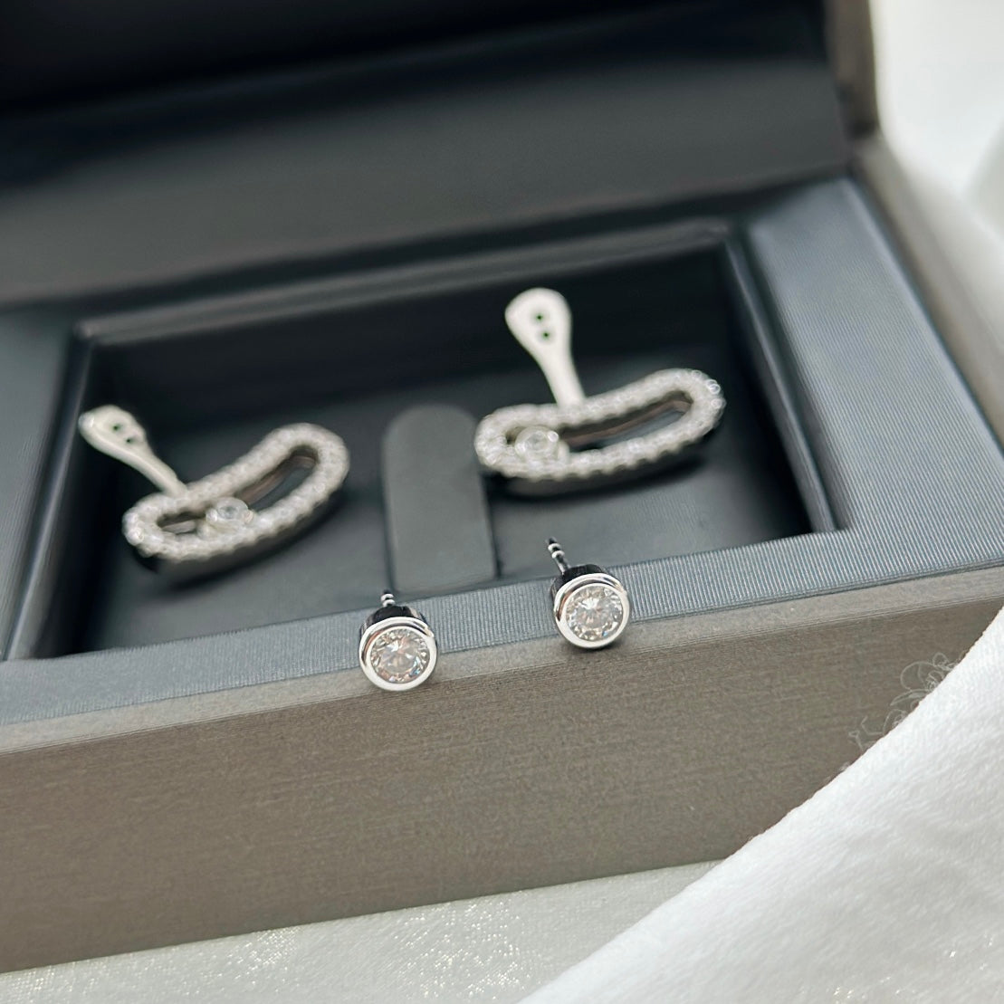 [LORA] MOVE UNO SILVER DIAMOND EARRINGS