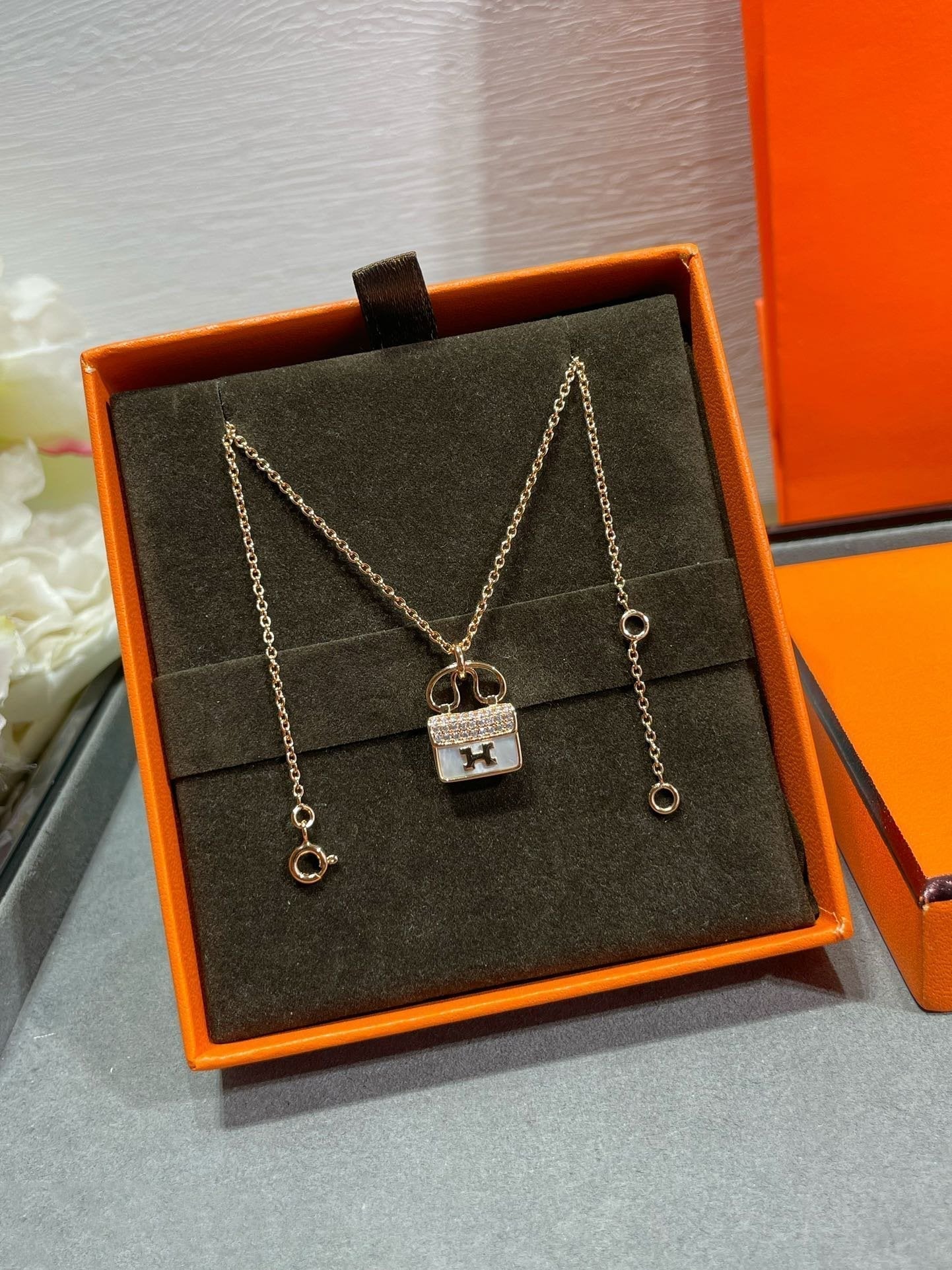 [LORA]H CIRCE MOISSANITE PENDANT NECKLACE GOLD
