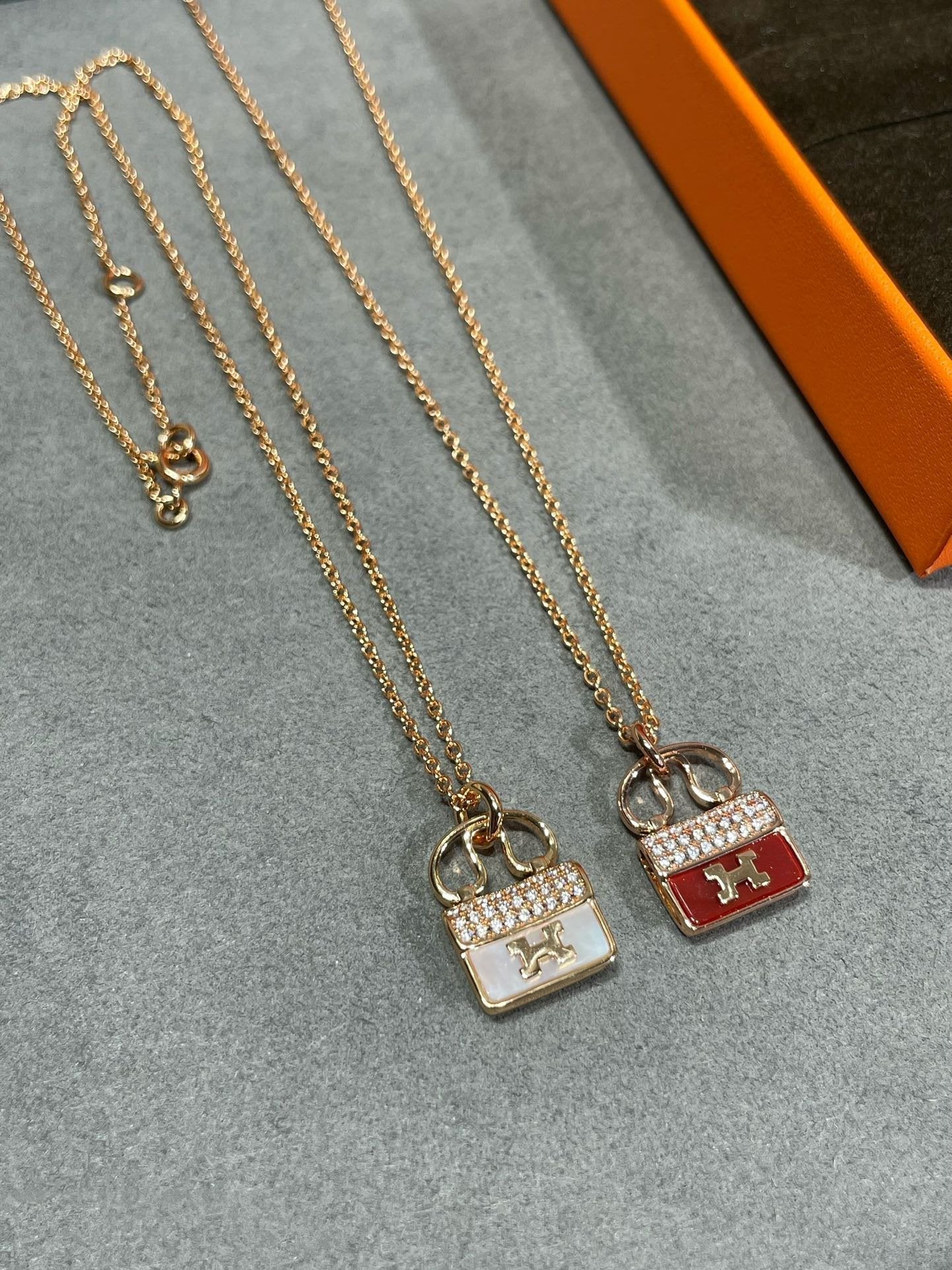[LORA]H CIRCE MOISSANITE PENDANT NECKLACE GOLD