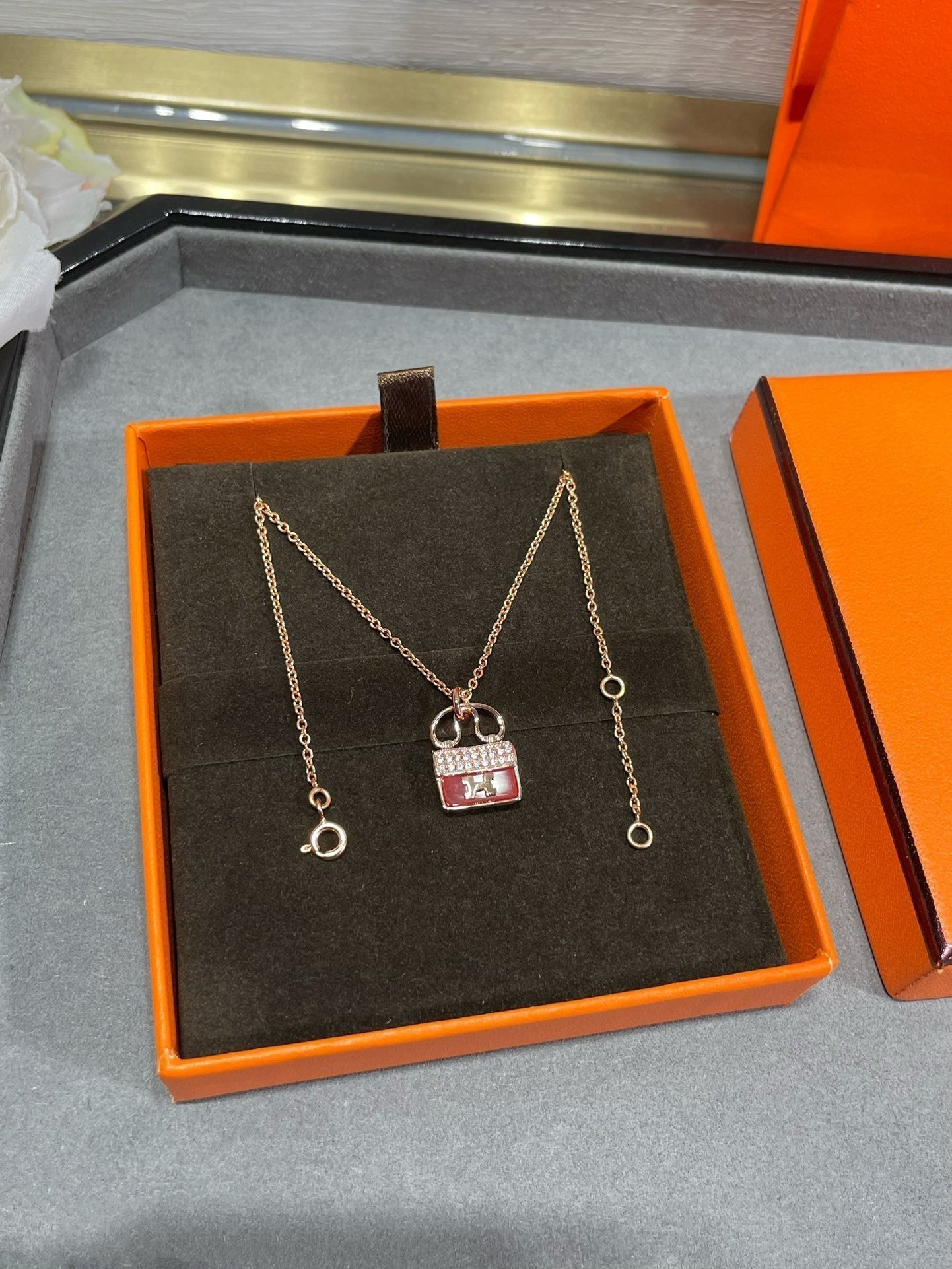 [LORA]H CIRCE MOISSANITE PENDANT NECKLACE GOLD