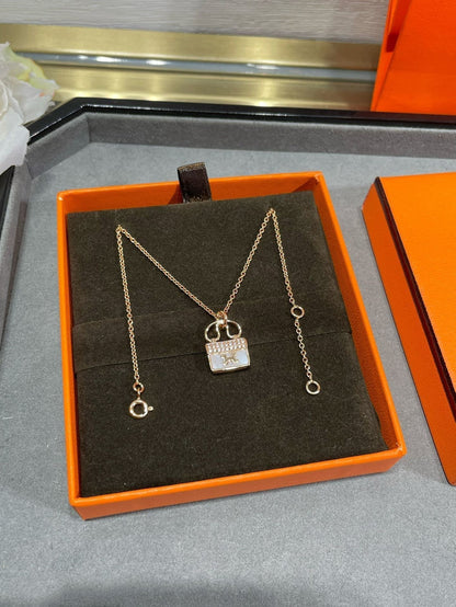 [LORA]H CIRCE MOISSANITE PENDANT NECKLACE GOLD