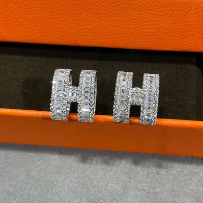 [LORA]H STUD EARRINGS WITH SILVER DIAMONDS