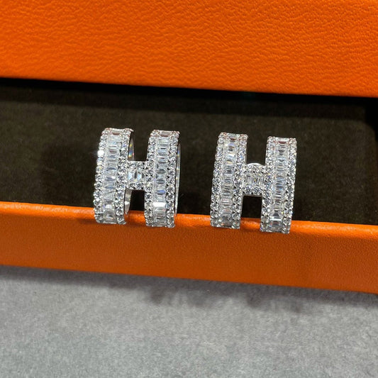 [LORA]H STUD EARRINGS WITH SILVER DIAMONDS