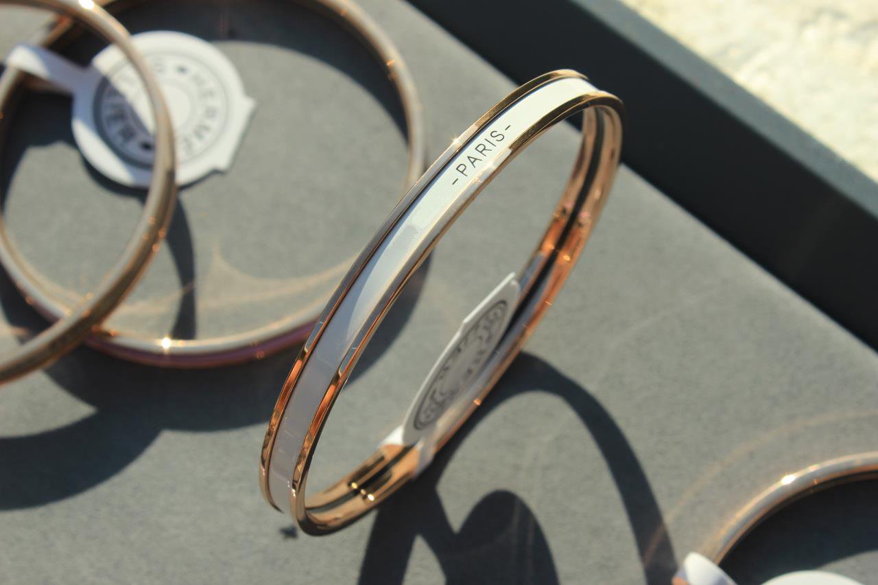 [LORA]HM UNI BANGLE BAG