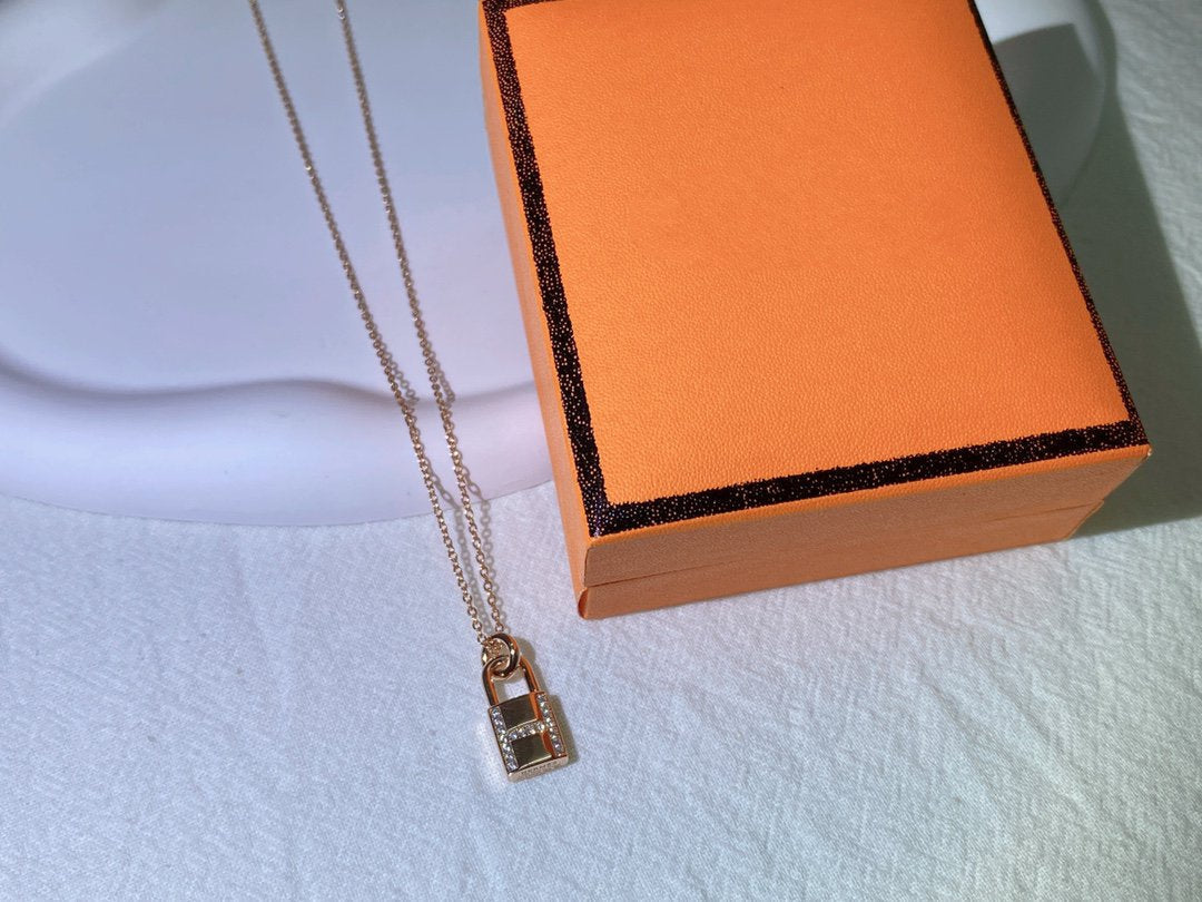 [LORA]HM ADVANCED NICHE LOCK HEAD NECKLACE DIAMONDS