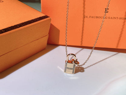 [LORA]HM ADVANCED NICHE LOCK HEAD NECKLACE DIAMONDS