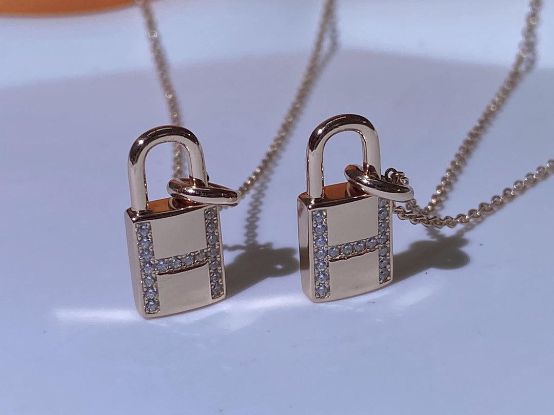 [LORA]HM ADVANCED NICHE LOCK HEAD NECKLACE DIAMONDS