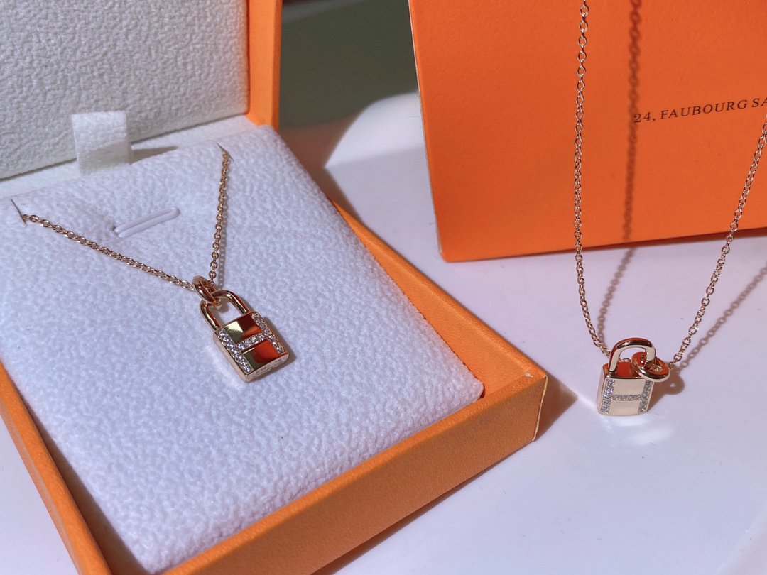 [LORA]HM ADVANCED NICHE LOCK HEAD NECKLACE DIAMONDS
