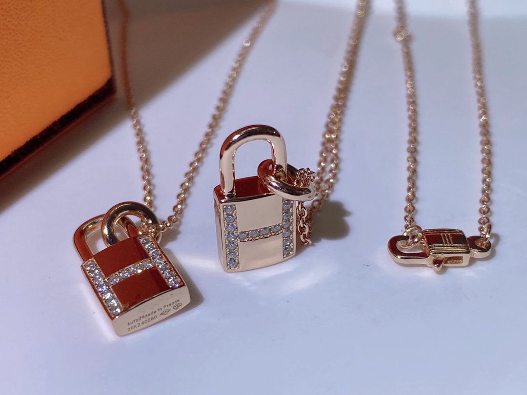 [LORA]HM ADVANCED NICHE LOCK HEAD NECKLACE DIAMONDS