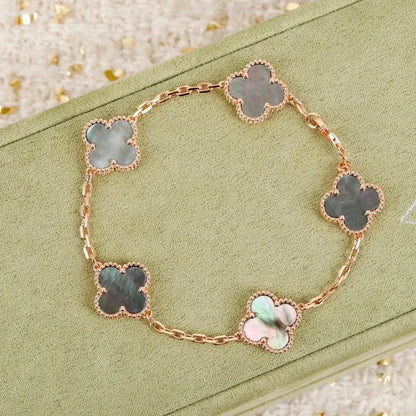 [Lora] CLOVER 5 MOTIF GRAY MOP BRACELET COLLECTION