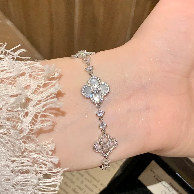 [Lora]CLOVER 5 MOTIF PINK BLUE RED WHITE BRACELET