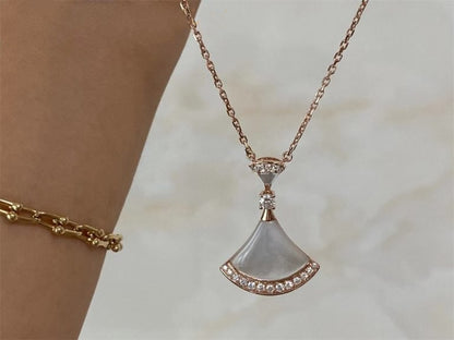 [LORA]DREAM NECKLACE MOP PINK GOLD DIAMOND