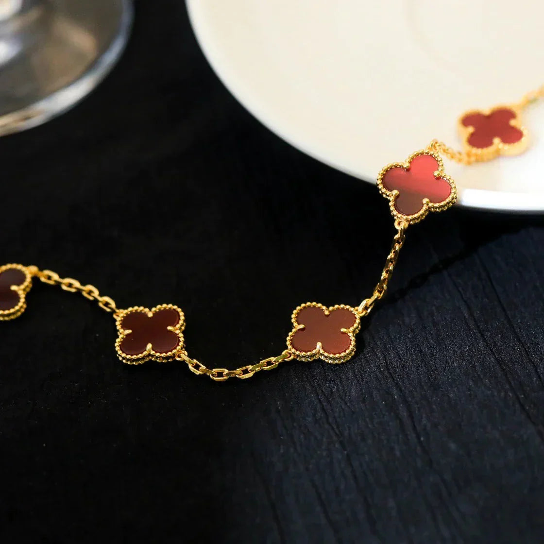 [Lora] CLOVER 5 MOTIF RED CORNELIAN BRACELET COLLECTION