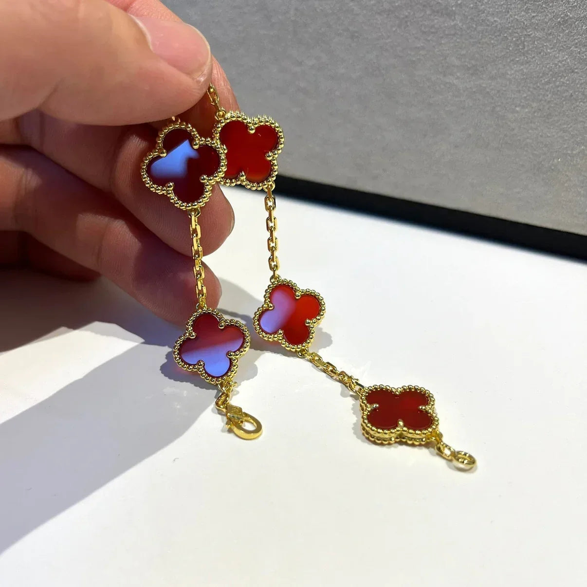 [Lora] CLOVER 5 MOTIF RED CORNELIAN BRACELET COLLECTION