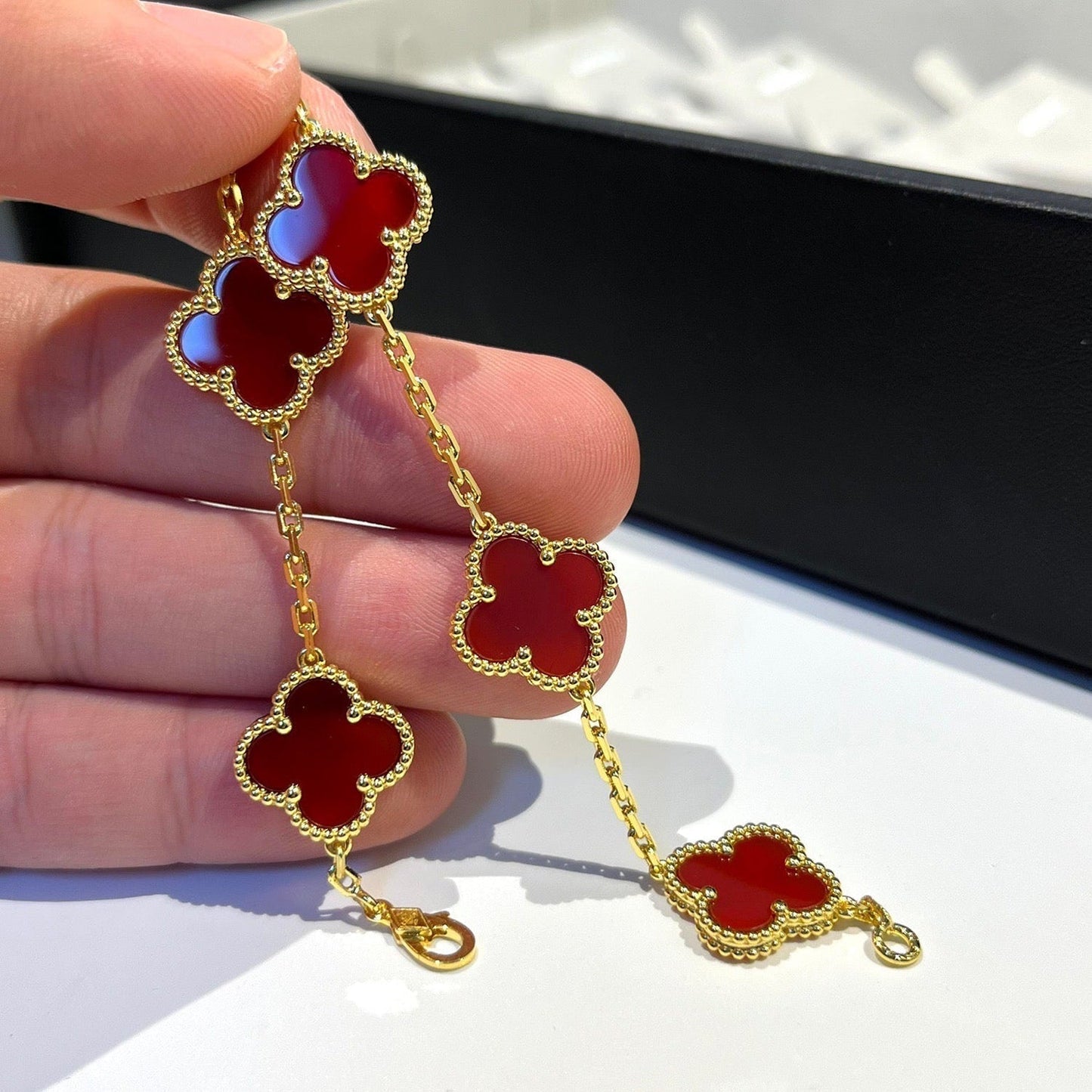 [LORA]CLOVER 5 MOTIFS RED AGATE  BRACELET