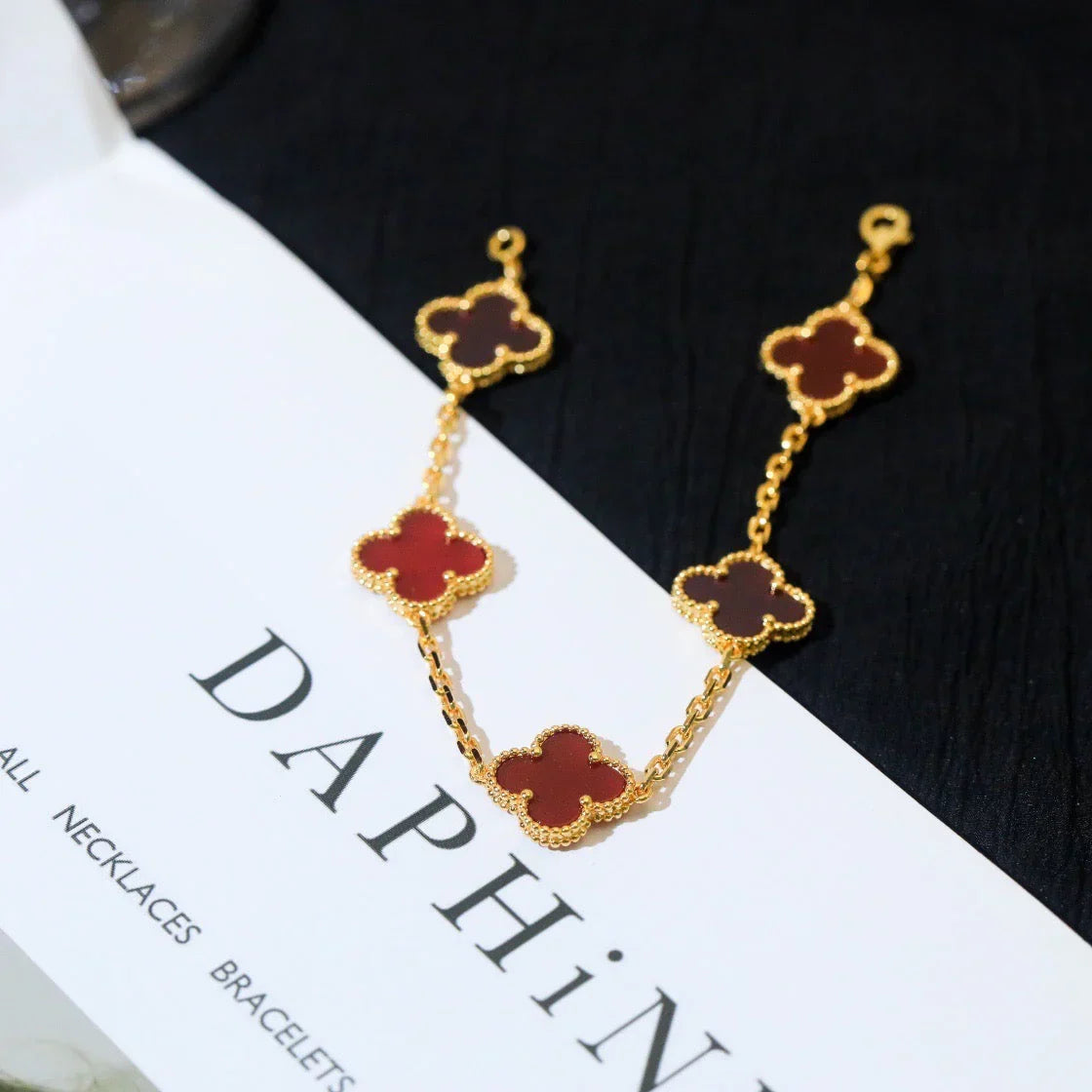 [Lora] CLOVER 5 MOTIF RED CORNELIAN BRACELET COLLECTION
