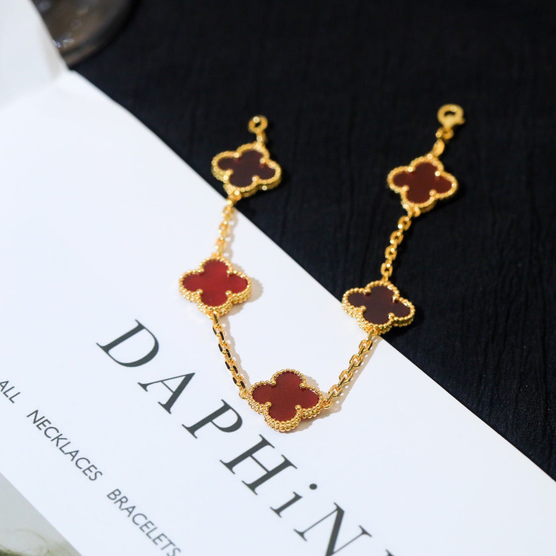[LORA]CLOVER 5 MOTIFS RED AGATE  BRACELET