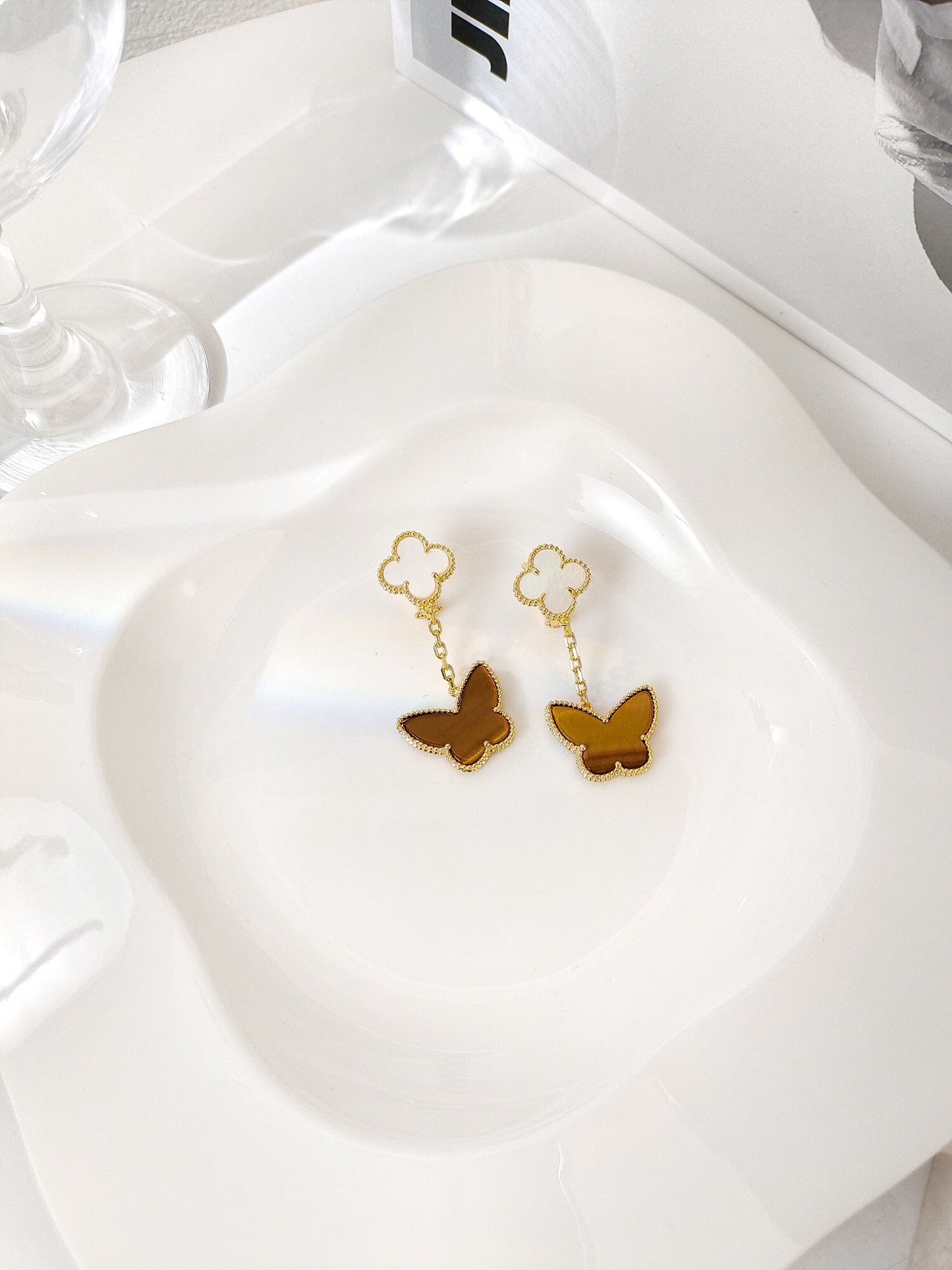 [Lora]BUTTERFLY 2 MOTIF TIGER EYE MOP EARRINGS